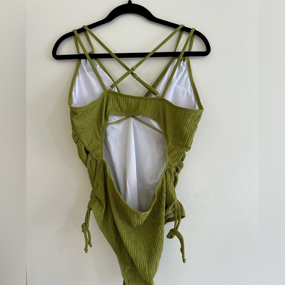 Women Bikini - Picture 4 of 6